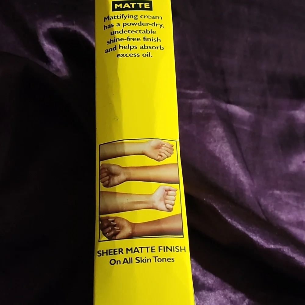 Peter Thomas Roth max matte sunscreen - Picture 3 of 6